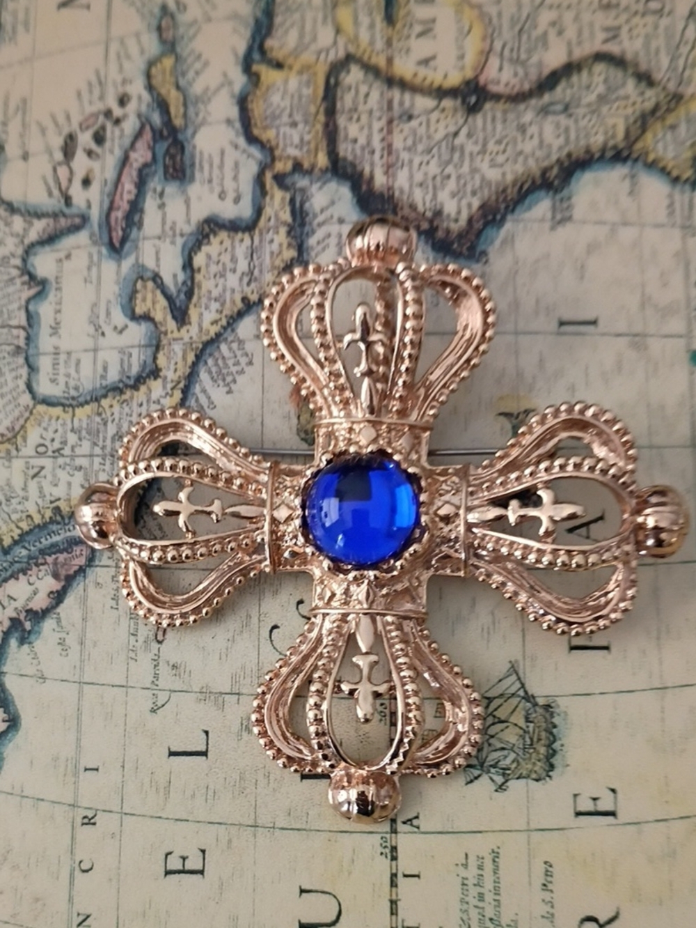 ❤️PARK LANE XL Gold-Tone Blue Center Stone Maltese Brooch / Pendant